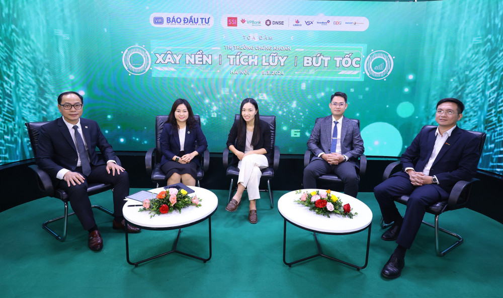 Tọa đàm “Thị trường chứng khoán: Xây nền - Tích luỹ - Bứt tốc”.