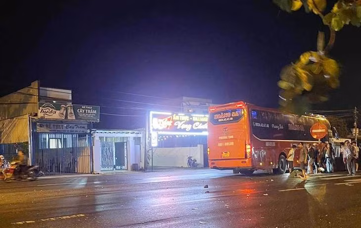 Hiện trường vụ tai nạn làm hai chồng tử vong.