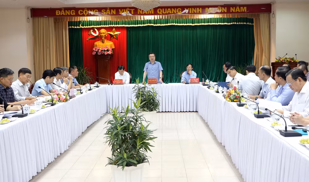 Quang cảnh buổi làm việc.