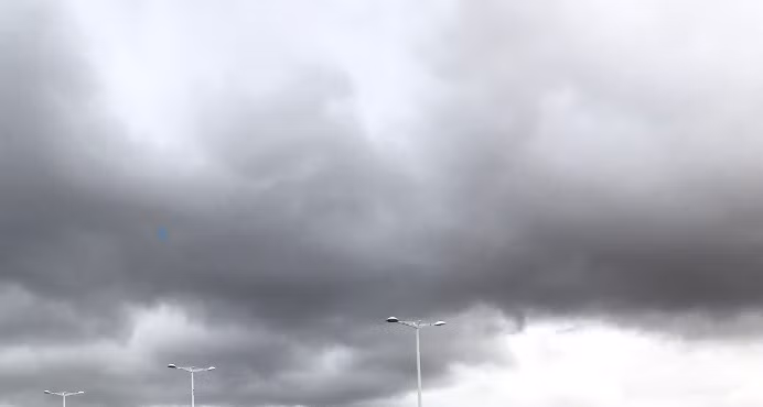 Dự báo khu vực Hà Nội nhiều mây, có mưa vừa, mưa to và dông. (Ảnh minh họa: Đ.T)