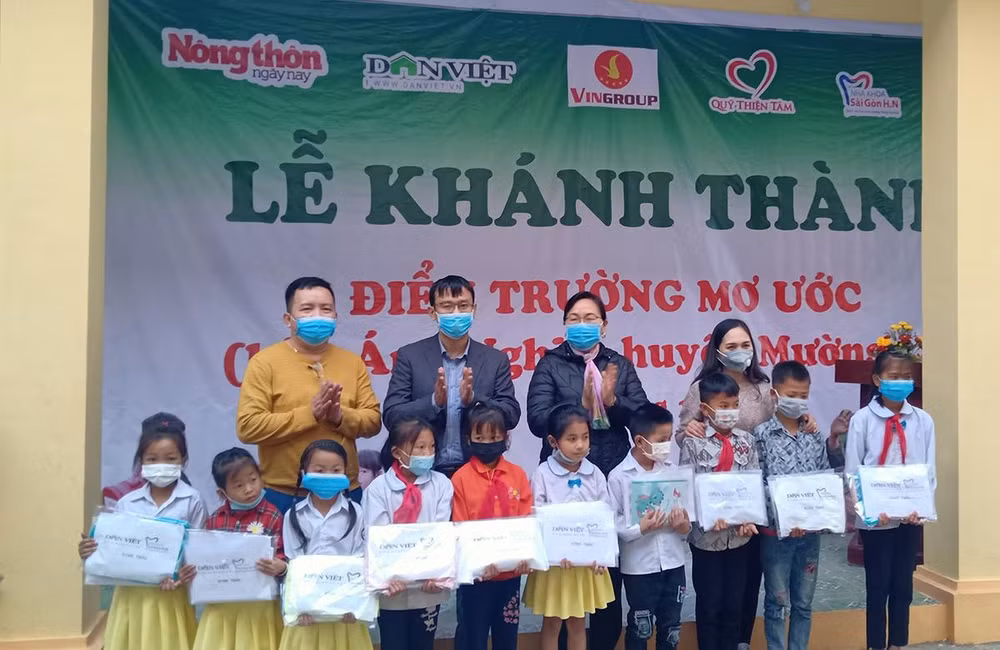 Khánh thành và đưa vào sử dụng điểm trường bản Áng Nghịu, xã Chiềng Hoa.