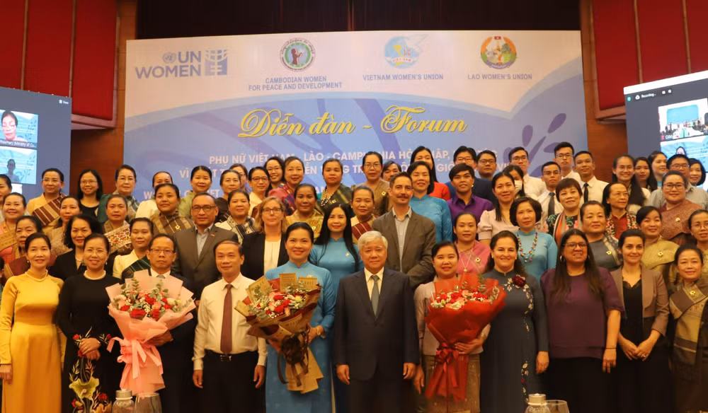Các đại biểu tham dự diễn đàn.