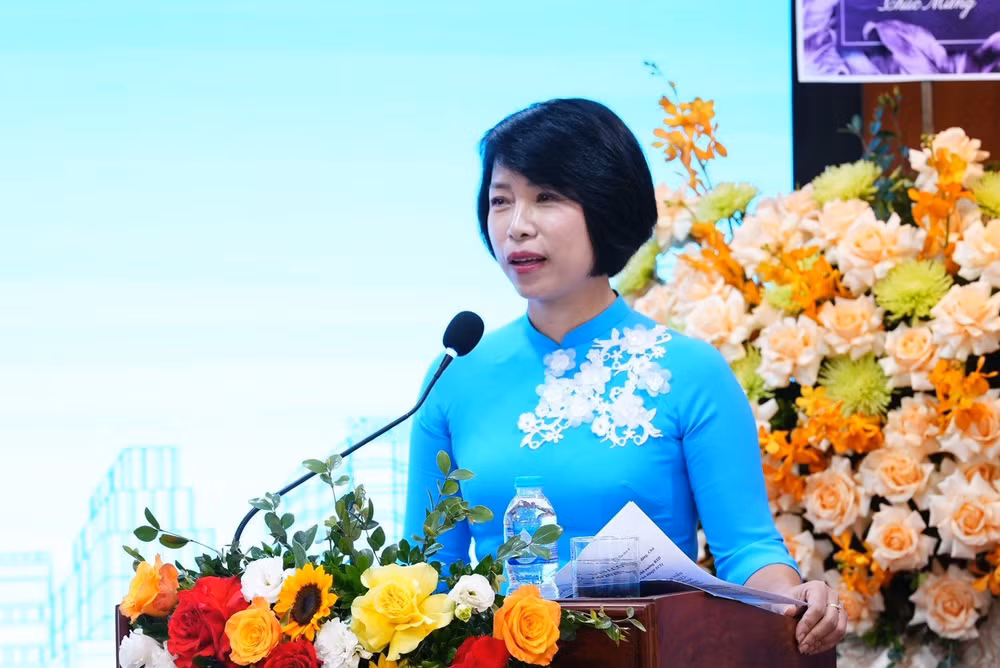 Đồng chí Nguyễn Thị Thủy Lệ, Chủ tịch Công đoàn Xây dựng Việt Nam phát biểu ý kiến tại Đại hội Công đoàn Vinaconex.