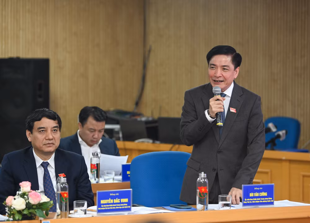 Tổng Thư ký, Chủ nhiệm Văn phòng Quốc hội Bùi Văn Cường phát biểu tại buổi làm việc