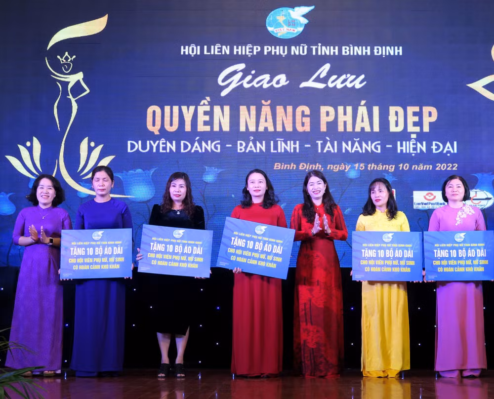 Hội Liên hiệp phụ nữ tỉnh Bình Định phát động chương trình “Vận động 1.300 bộ áo dài, vải áo dài tặng cho hội viên, phụ nữ, nữ sinh có hoàn cảnh khó khăn”.
