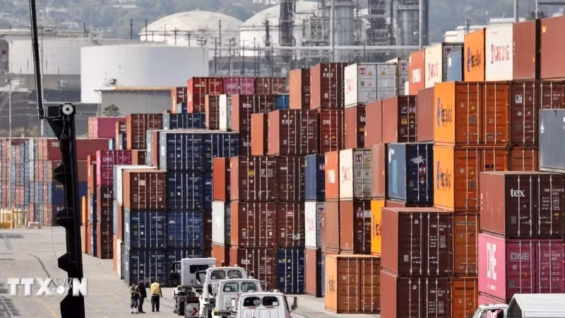 Quang cảnh cảng hàng hóa tại Los Angeles, California, Mỹ. (Ảnh: THX/TTXVN)