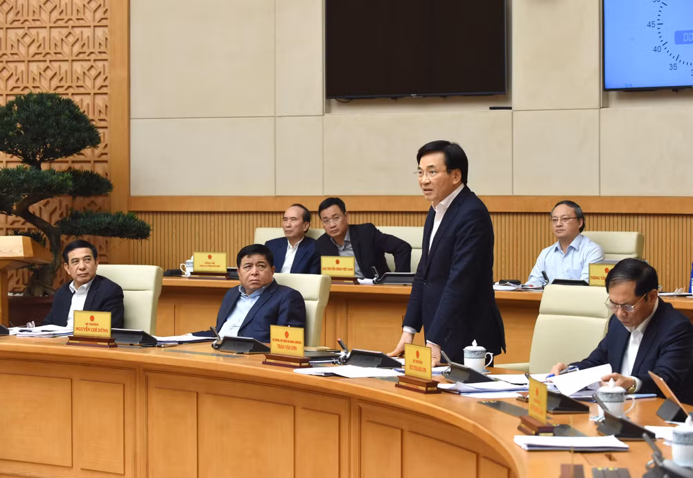 Bộ trưởng, Chủ nhiệm Văn phòng Chính phủ Trần Văn Sơn phát biểu.