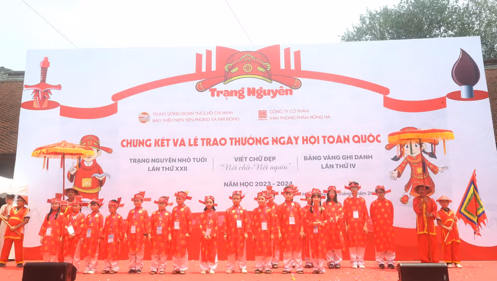 18 sĩ tử được vinh danh Trạng Nguyên tại ngày hội chung kết “Trạng Nguyên nhỏ tuổi”.