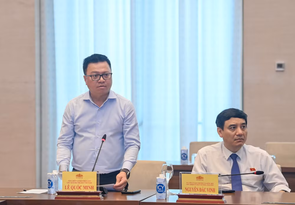 Tổng Biên tập Báo Nhân Dân, Chủ tịch Hội Nhà báo Việt Nam Lê Quốc Minh phát biểu tại cuộc gặp mặt.