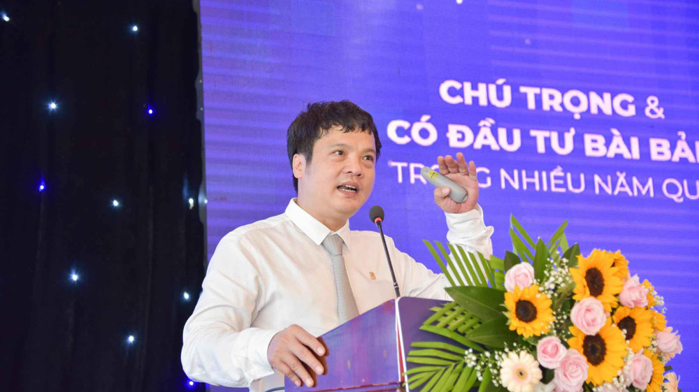 Ông Nguyễn Văn Khoa - Chủ tịch VINASA, Tổng giám đốc Tập đoàn FPT chia sẻ về chủ đề Dữ liệu - Nền tảng quan trọng thúc đẩy chuyển đổi số Huế.