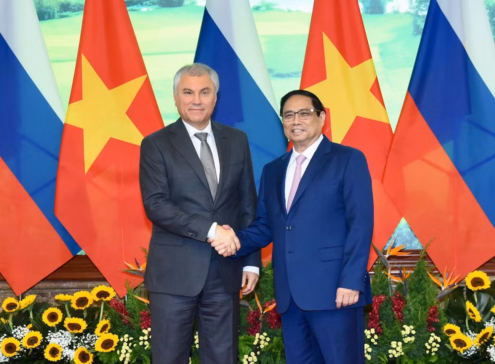 Thủ tướng Phạm Minh Chính tiếp Chủ tịch Duma Quốc gia Quốc hội Liên bang Nga V.V. Volodin.