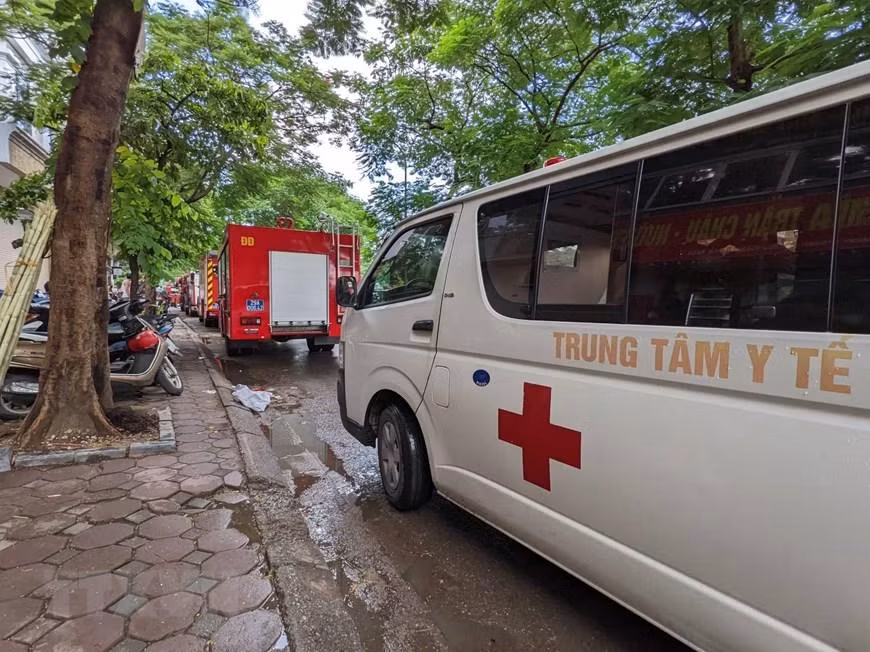 Thông tin sơ bộ ban đầu, đám cháy xuất phát từ khu vực tầng 6 quán karaoke cao 6 tầng đang dừng hoạt động để sửa chữa.(Ảnh: TTXVN)