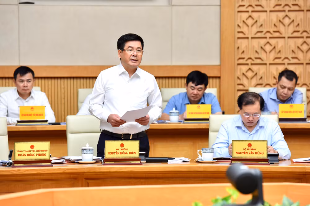 Bộ trưởng Công thương Nguyễn Hồng Diên phát biểu.