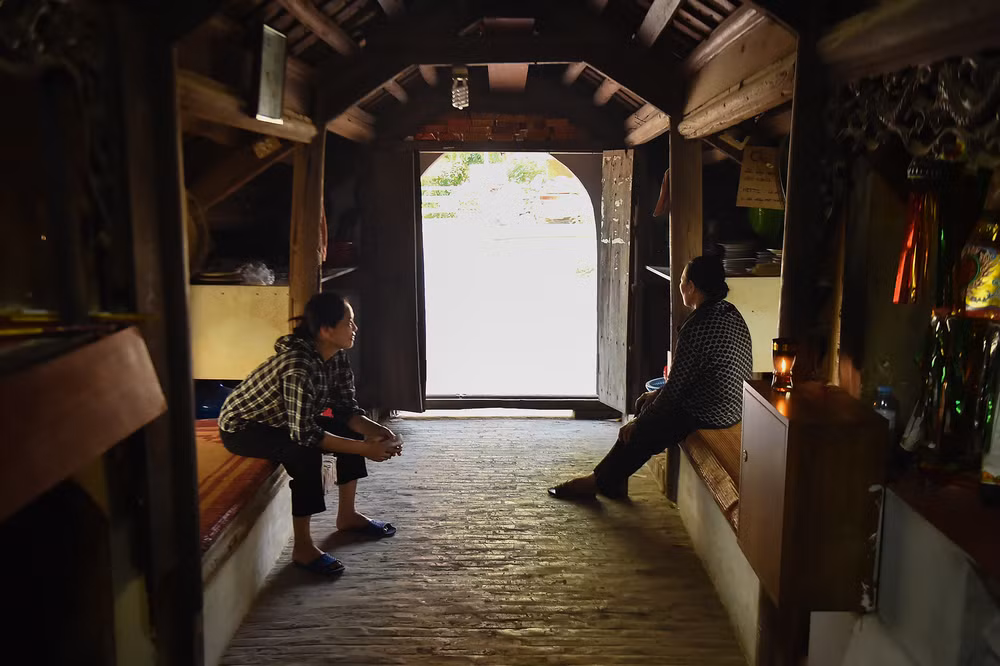 Không ai rõ được Cầu Khum đã tồn tại từ bao giờ, chỉ biết cây cầu có từ rất lâu đời. Thông tin duy nhất chỉ là vào năm 1935, cây cầu đã bị hư hỏng nặng, và ngay trong năm đó, cây cầu được nhân dân trong làng tập trung lực lượng để sửa chữa, phục hồi lại như ngày nay. Không ai rõ được Cầu Khum đã tồn tại từ bao giờ, chỉ biết cây cầu có từ rất lâu đời. Thông tin duy nhất chỉ là vào năm 1935, cây cầu đã bị hư hỏng nặng, và ngay trong năm đó, cây cầu được nhân dân trong làng tập trung lực lượng để sửa chữa, phục hồi lại như ngày nay.