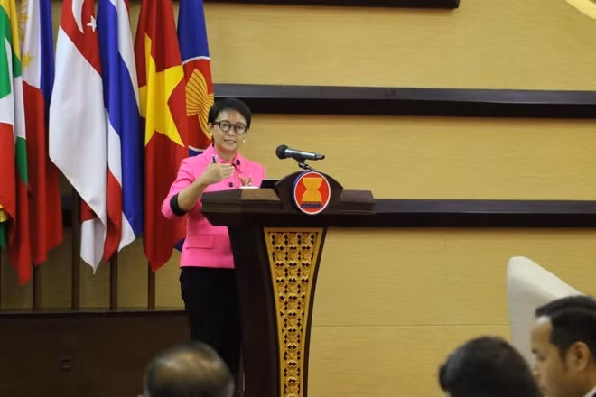 Ngoại trưởng Indonesia Retno Marsudi phát biểu tại một diễn đàn của ASEAN hồi năm ngoái. (Ảnh: Đào Trang/TTXVN)