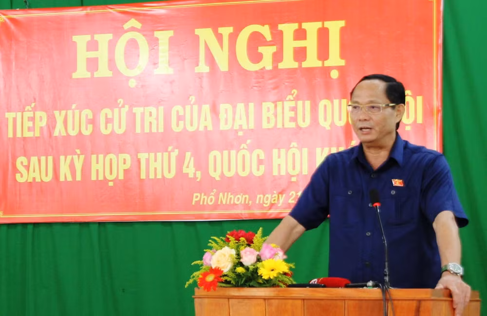  Phó Chủ tịch Quốc hội Trần Quang Phương phát biểu tại Hội nghị tiếp xúc cử tri xã Phổ Nhơn, thị xã Đức Phổ. 