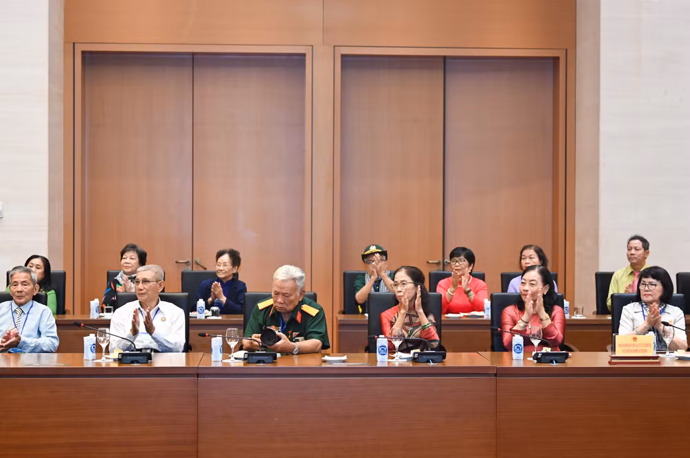 69 cựu tù chính trị và tù binh Thành phố Hồ Chí Minh dự buổi gặp mặt.