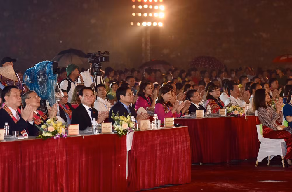 Thủ tướng Phạm Minh Chính và các đại biểu tại Lễ đón nhận Bằng và khai mạc Lễ hội.