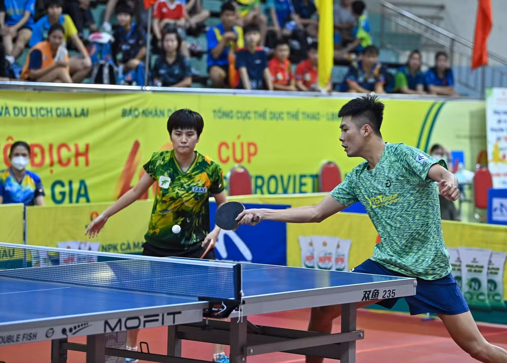 Lội ngược dòng sau khi bị dẫn trước 0-2, cặp đôi Hồng Khánh và Diệu Khánh giành thắng lợi chung cuộc 3-2.