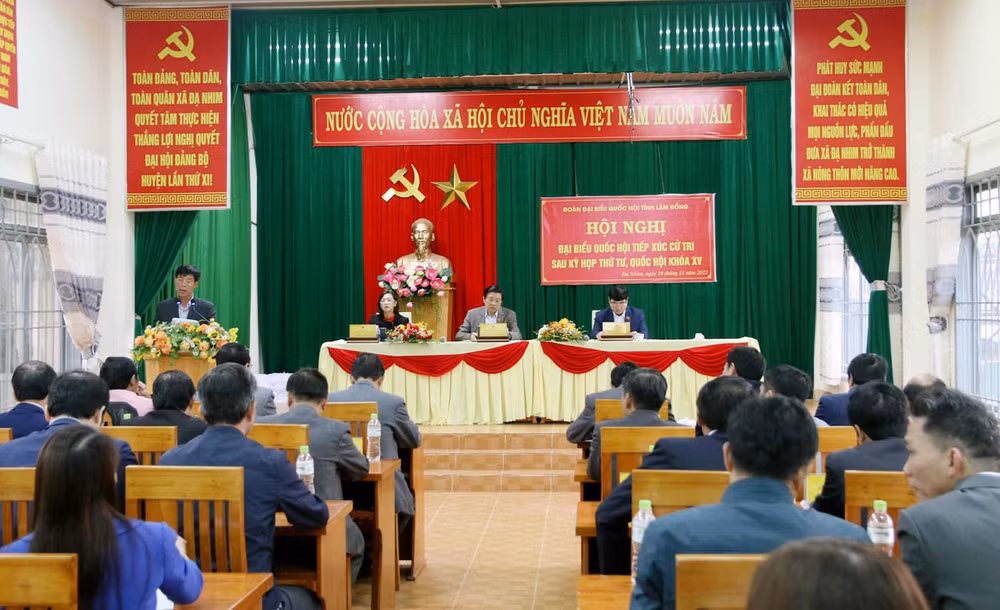 Quang cảnh buổi tiếp xúc cử tri.