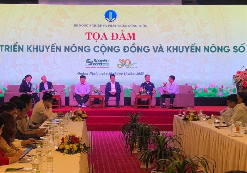 Các đại biểu tham gia tọa đàm.