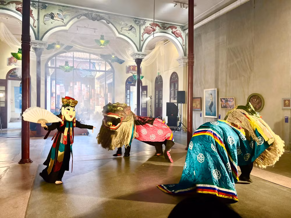 Biểu diễn nghệ thuật tại Trung tâm Văn hoá nghệ thuật.