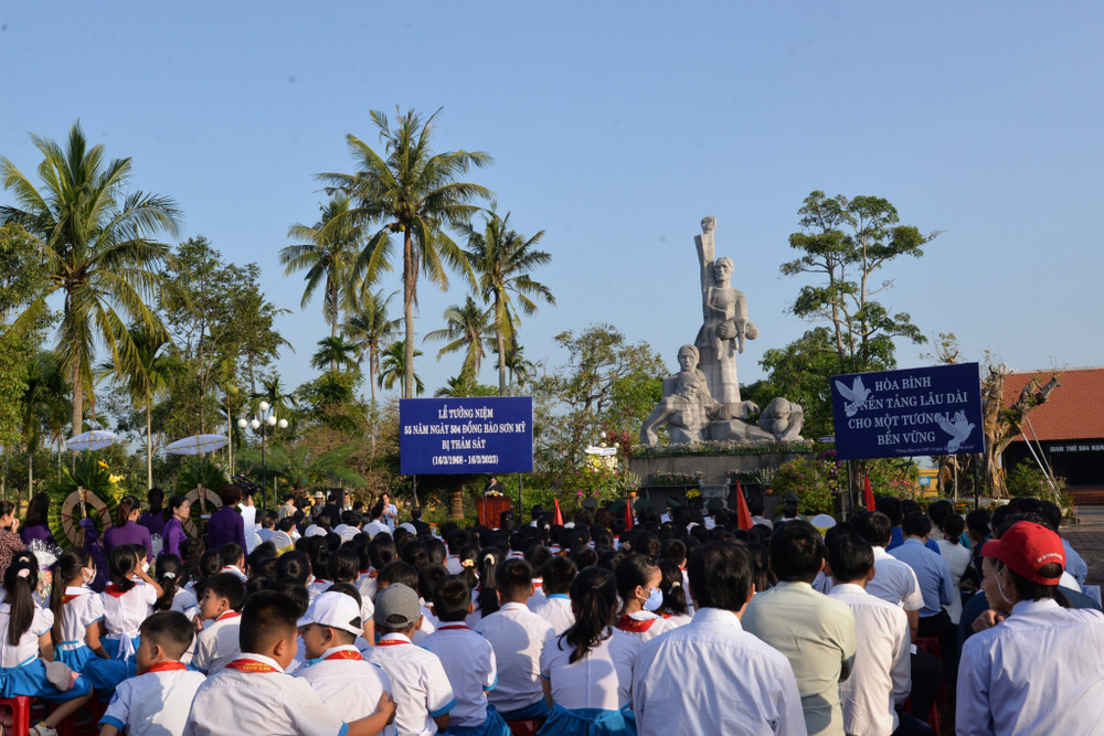 Quang cảnh buổi lễ tưởng niệm 504 đồng bào Sơn Mỹ bị thảm sát.