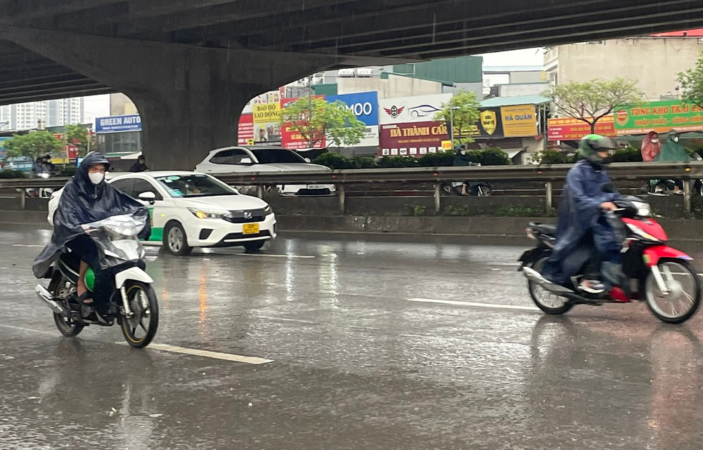 Dự báo Hà Nội có mưa rào rải rác và có nơi có dông. (Ảnh: Đ.T)