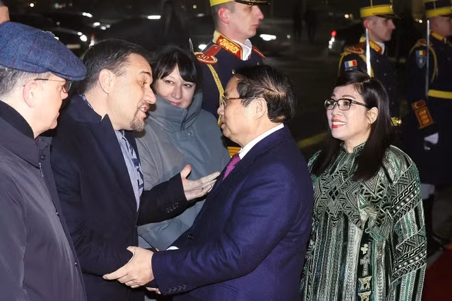 Lễ tiễn Thủ tướng Phạm Minh Chính và Phu nhân tại Sân bay Quốc tế Henri Coanda. (Ảnh: Dương Giang/TTXVN) 