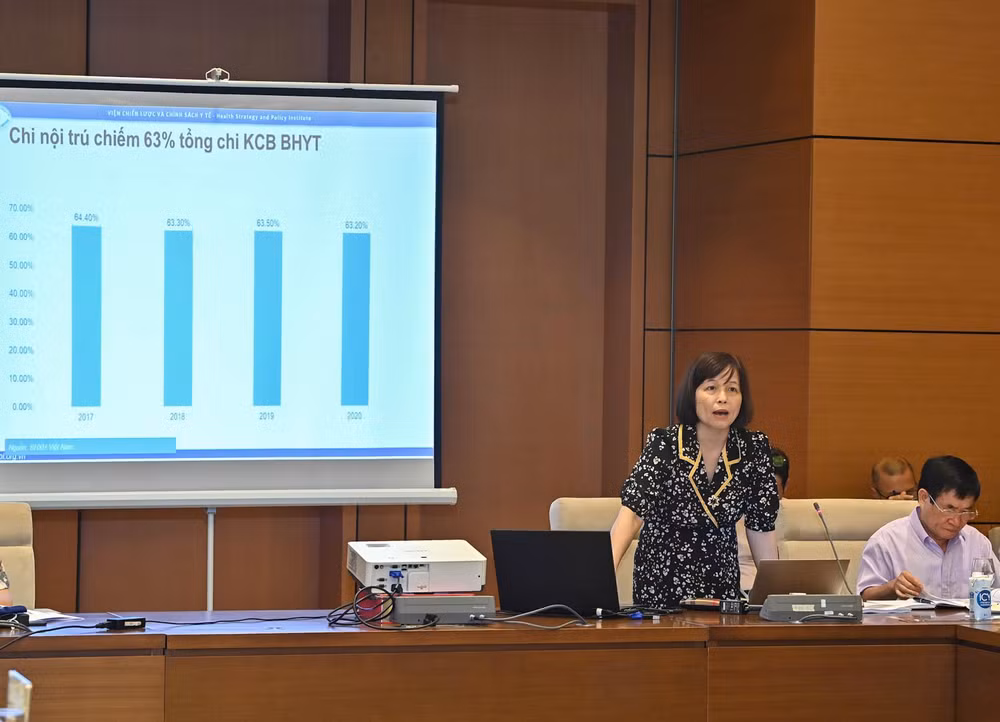 Phó Viện trưởng Viện Chiến lược và Chính sách y tế, Bộ Y tế Nguyễn Khánh Phương phát biểu tham luận tại Tọa đàm.