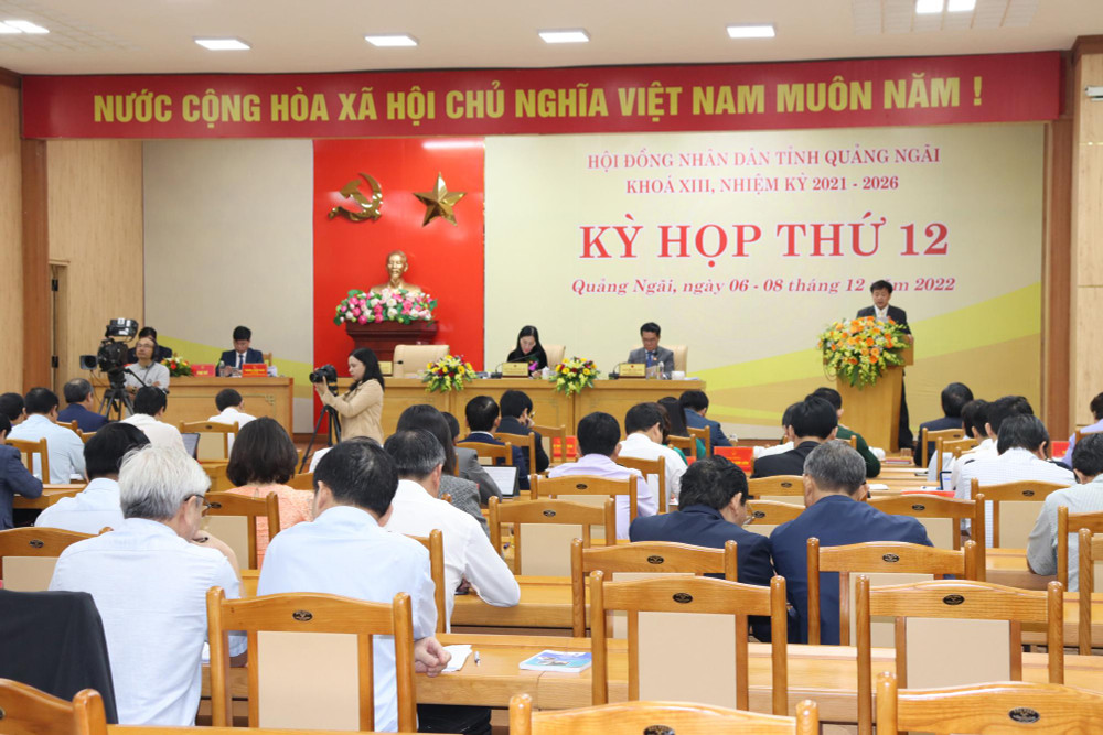 Quang cảnh kỳ họp thứ 12 Hội đồng nhân dân tỉnh Quảng Ngãi khóa XIII.