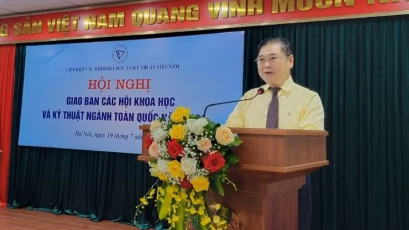 Tiến sĩ khoa học Phan Xuân Dũng, Chủ tịch Liên hiệp các Hội Khoa học và Kỹ thuật Việt Nam, phát biểu khai mạc Hội nghị. 