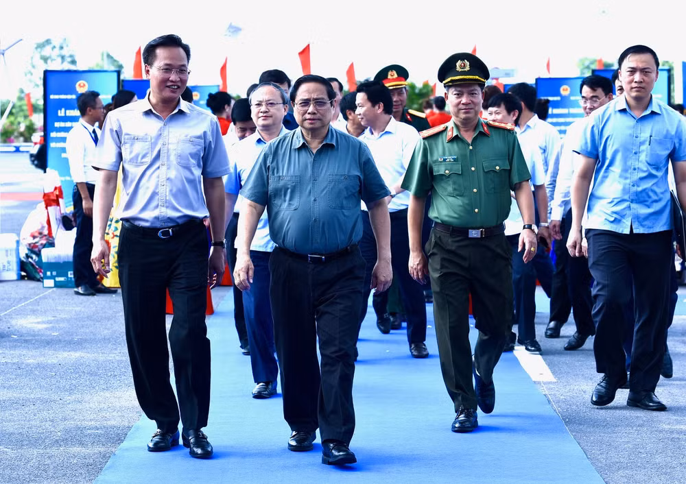 Thủ tướng Phạm Minh Chính đến dự lễ khánh thành tuyến đường bộ nối đường cao tốc Hà Nội-Hải Phòng với đường cao tốc Cầu Giẽ-Ninh Bình đoạn qua tỉnh Hưng Yên (giai đoạn 2).