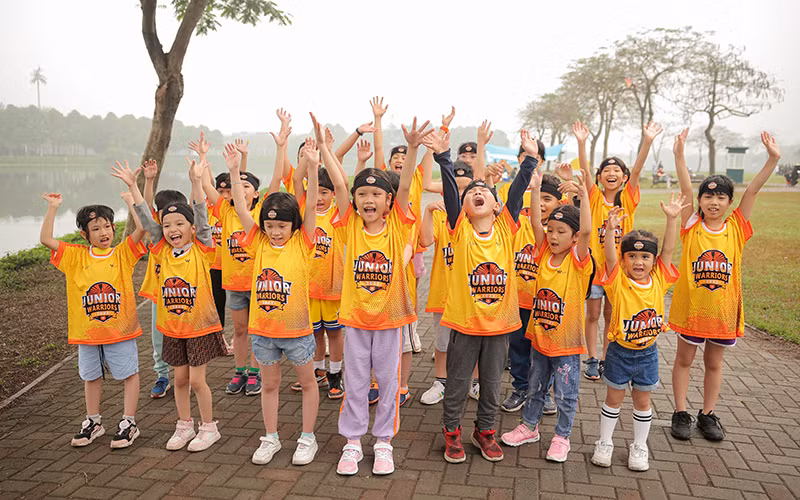 Các em nhỏ tập luyện hướng tới giải đấu. 