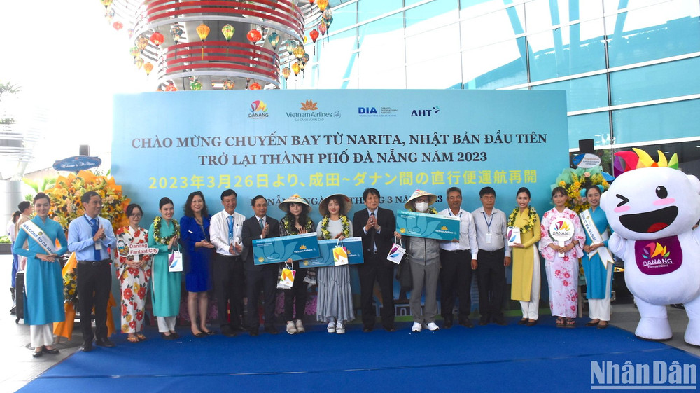 Đoàn khách Nhật Bản đầu tiên đến Đà Nẵng sau thời gian dài bị ảnh hưởng bởi đại dịch Covid-19. (Ảnh: ANH ĐÀO)