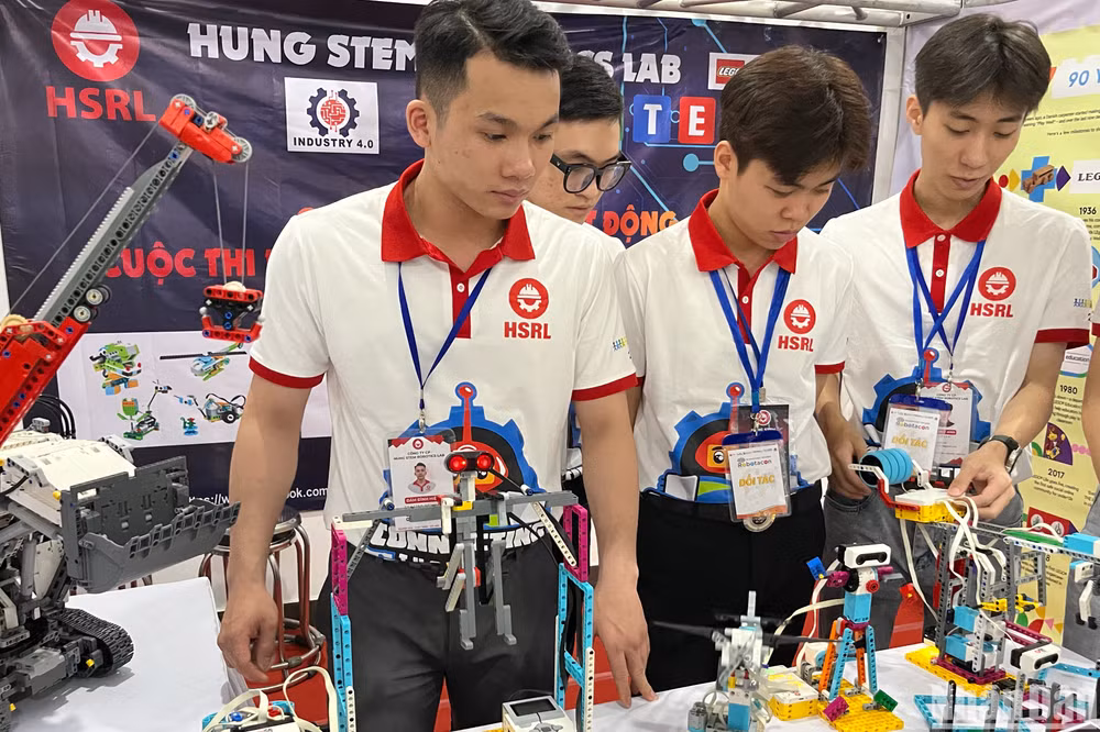 Triển lãm mô hình học trải nghiệm STEAM Robot LEGO Education.
