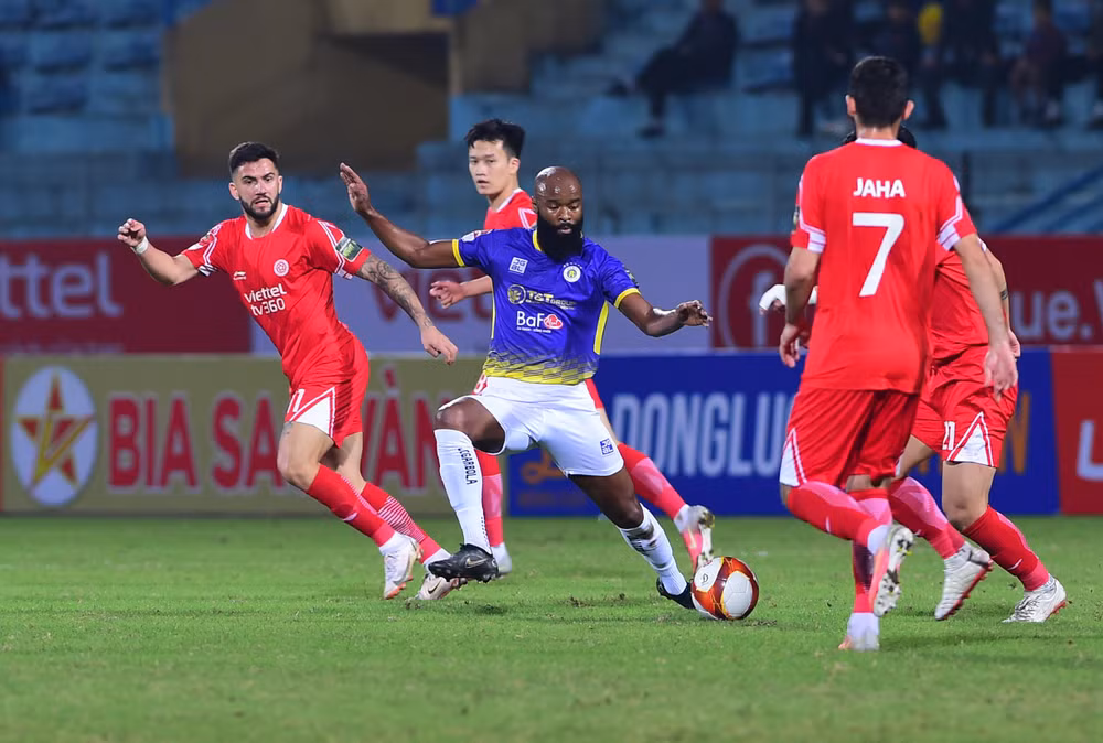 Ngoại binh của Hà Nội thể hiện sức mạnh.