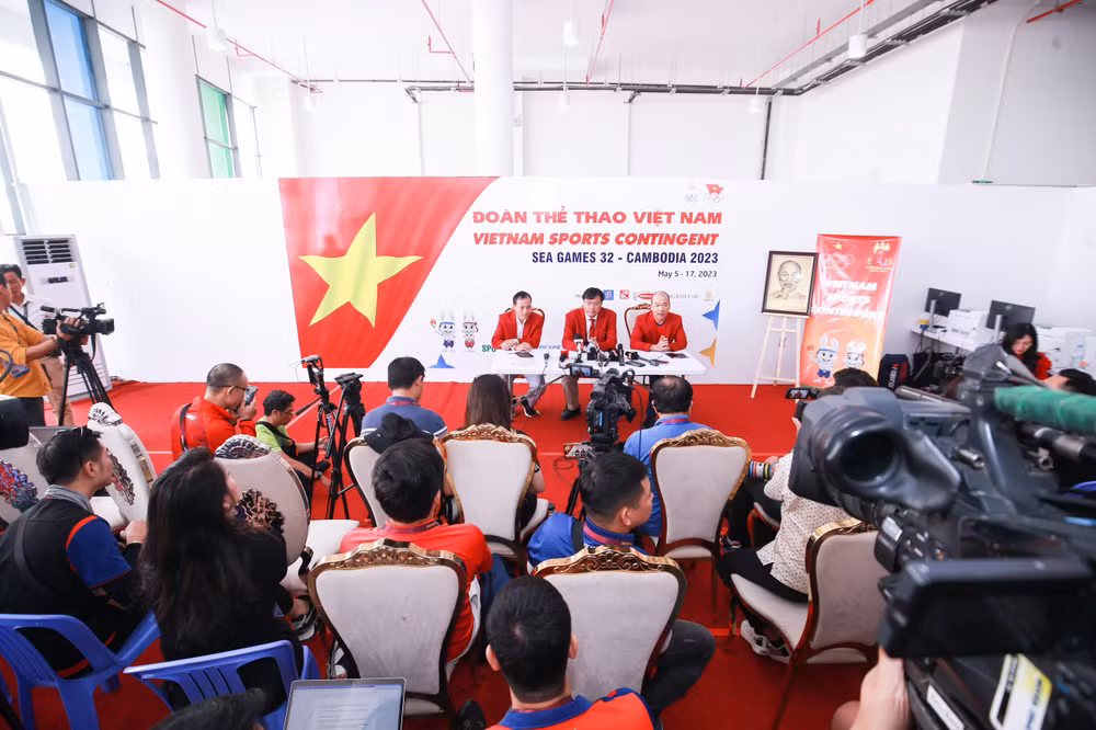 Quang cảnh buổi gặp mặt. (Ảnh: Như Đạt)