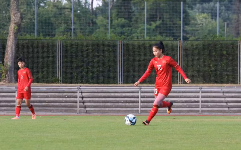 Tiền vệ Chương Thị Kiều trở lại với đội tuyển nữ Việt Nam sau 9 tháng điều trị chấn thương. (Ảnh: VFF)