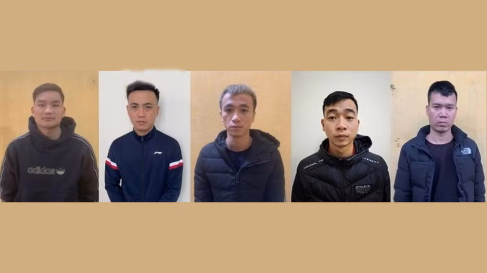 Các đối tượng Nguyễn Văn Tình, Dương Văn Đức, Dương Trung Hiếu, Nguyễn Đình Đồng, Nguyễn Văn Hoan tại Cơ quan Công an. (Ảnh từ trái qua phải)