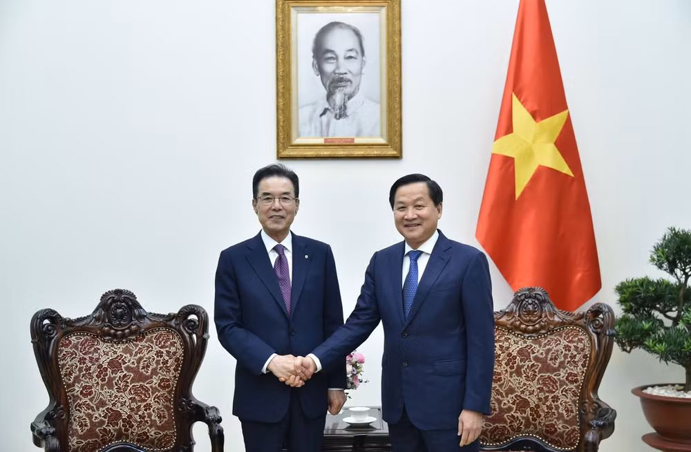 Chủ tịch NACF Lee Sung-Hee (trái) và Phó Thủ tướng Lê Minh Khái. (Ảnh: VGP)