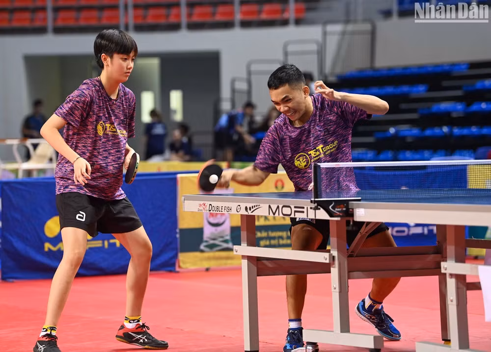 Cặp đôi vừa giành Huy chương Vàng đôi nam nữ SEA Games 32 bất ngờ thua trắng 0-3. (Ảnh: DUY LINH)