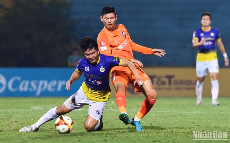 Hai đội hòa nhau 1-1 sau 45 phút thi đấu đầu tiên.