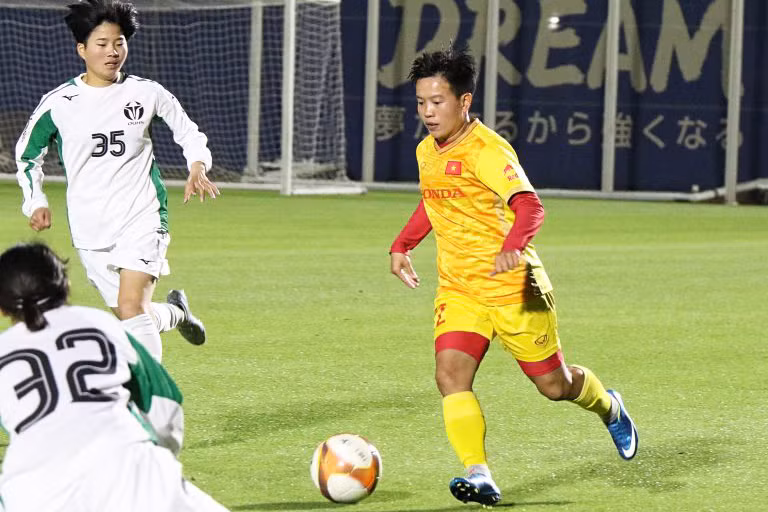 Hai đội cân tài cân sức trong hiệp 1. (Ảnh: VFF)