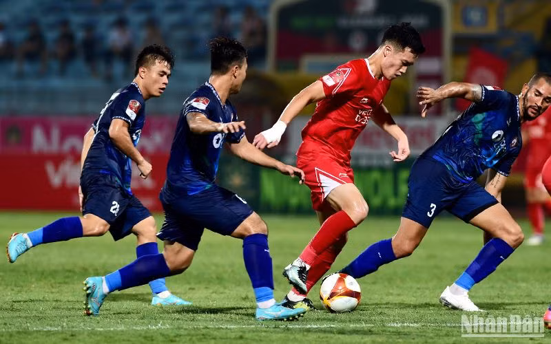Hoàng Đức mang về 2 bàn thắng quý giá cho Viettel. (Ảnh: TRẦN HẢI)