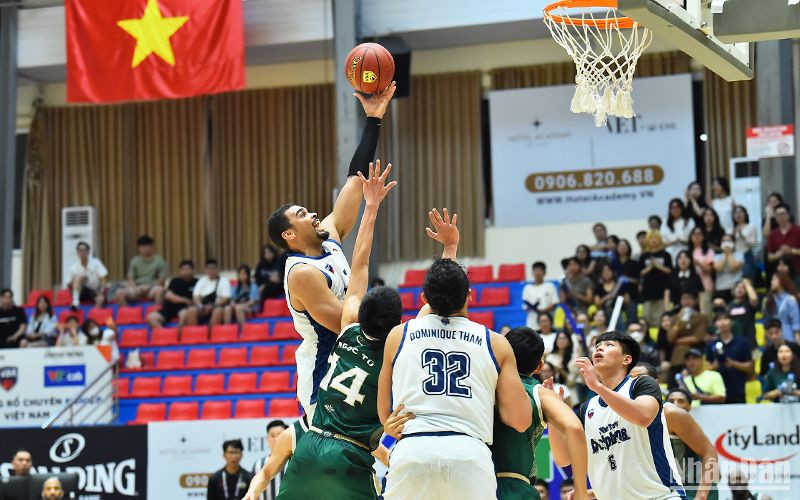 Sự quyết tâm trong từng tình huống lên bóng được thể hiện ngay từ giây phút nhập cuộc. 