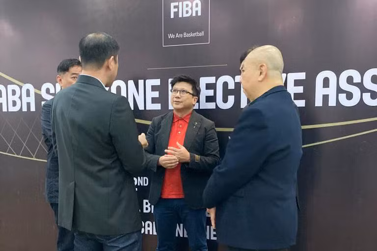 Tân Chủ tịch SEABA trao đổi cùng các thành viên Ban thường vụ.