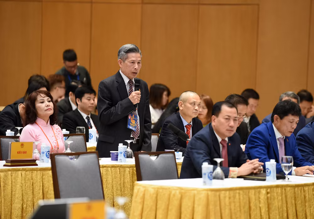 Kiều bào Nguyễn Văn Loan, Chủ tịch Hội Cựu chiến binh ở Ukraine phát biểu.