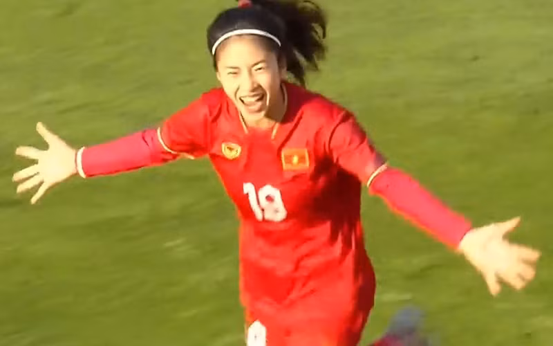 Thanh Nhã ghi bàn thắng lịch sử vào lưới đội tuyển nữ Đức ở phút bù giờ cuối cùng. 