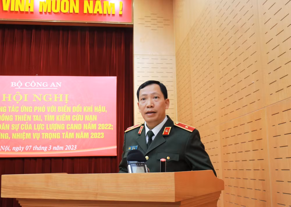 Tặng bằng khen cho tập thể, cá nhân có thành tích xuất sắc trong công tác ƯPT năm 2022.